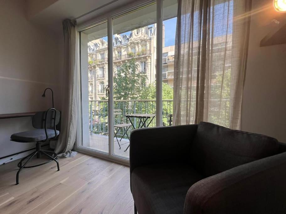 Parisian Charm Close Trocadero Parijs