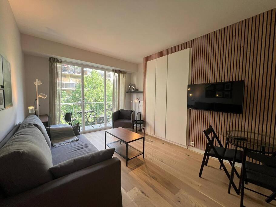 Parisian Charm Close Trocadero * Parijs